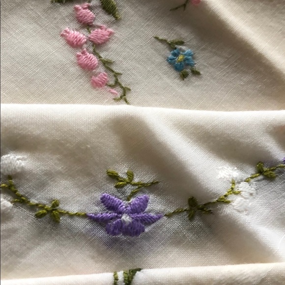 Vintage Handkerchiefs 10 - Picture 8 of 8